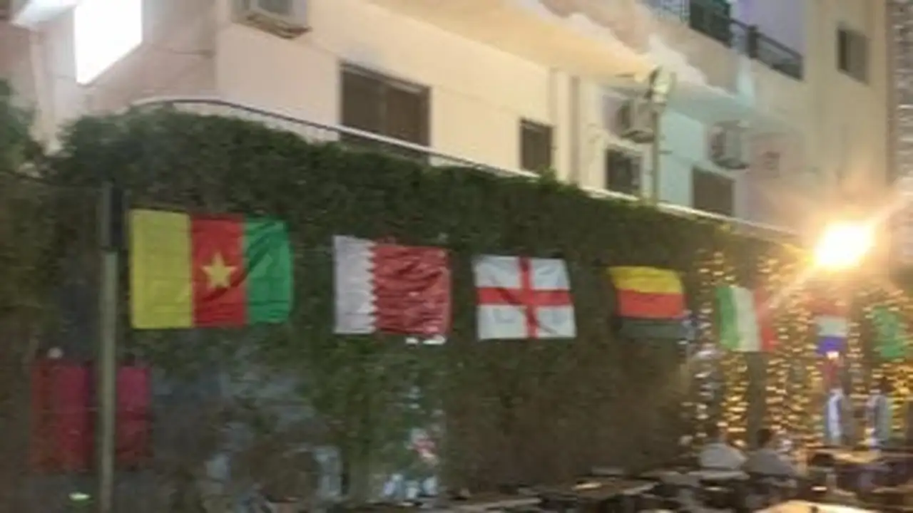 منافسة مصر وبلجيكا تتصدر الحدث بمقاهي الغردقة واستعراض مجسم كأس العالم